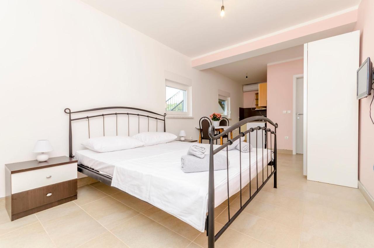 Apartment Lorena Okrug Gornji