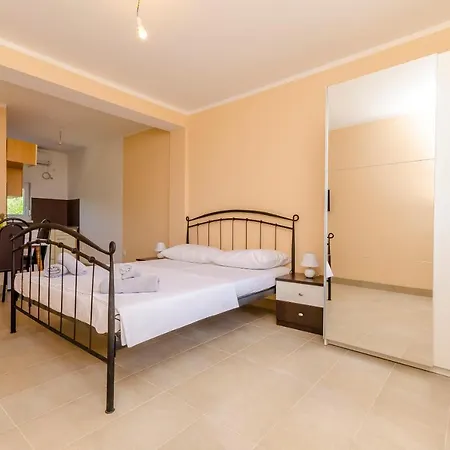 Apartmani Lorena Okrug Gornji Exterior photo