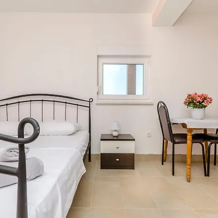 Apartmani Lorena Okrug Gornji Exterior photo
